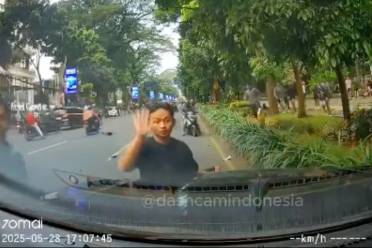 kecelakaan, pengendara motor, Pengendara motor, Toyota Fortuner, dashcam, Kamera dashcam, Kecelakaan, Toyota fortuner, lawan arah, kamera dashcam, Pentingnya Dashcam Mobil, Bisa Jadi Bukti Saat Terlibat Kecelakaan