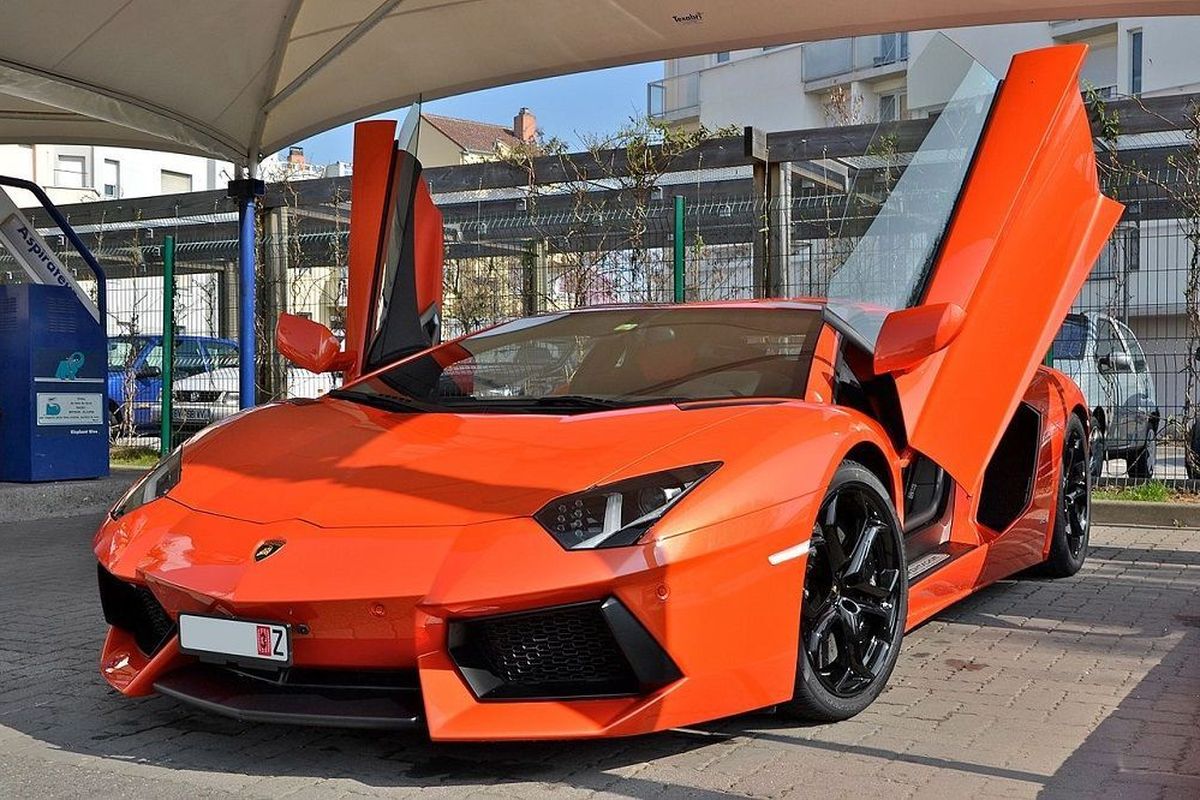 lamborghini, kecelakaan, supercar, Aventador, Tol Kunciran, Spesifikasi Lamborghini Aventador yang Kecelakaan di Tol Kunciran
