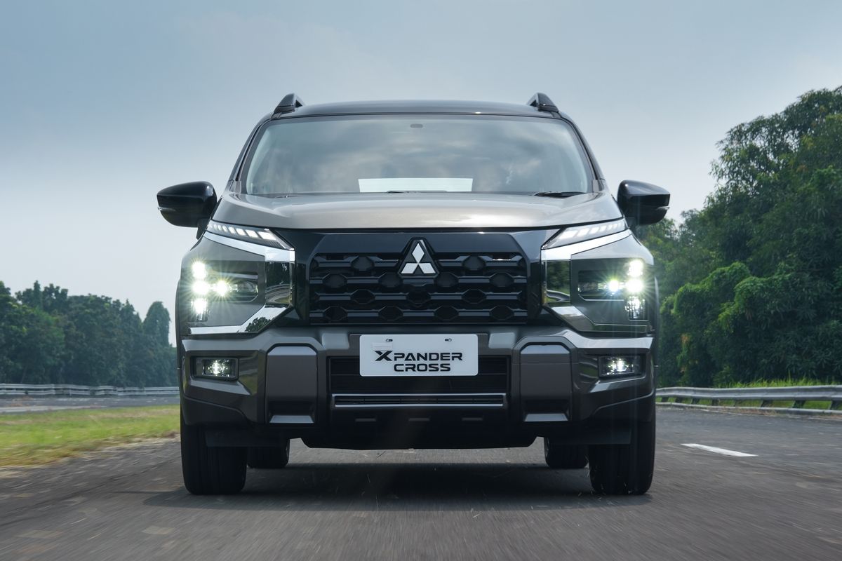 Mitsubishi Xpander Cross, pembaruan desain, simulasi cicilan, SUV keluarga modern, Mitsubishi Xpander Cross 2025: Harga dan Simulasi Cicilan