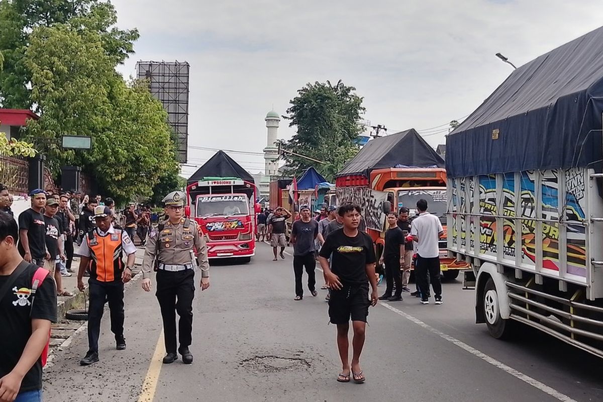 sopir truk, Zero ODOL, Zero Odol, demo truk odol, truk odol, Polda Jateng Belum Berlakukan Sanksi untuk Truk ODOL