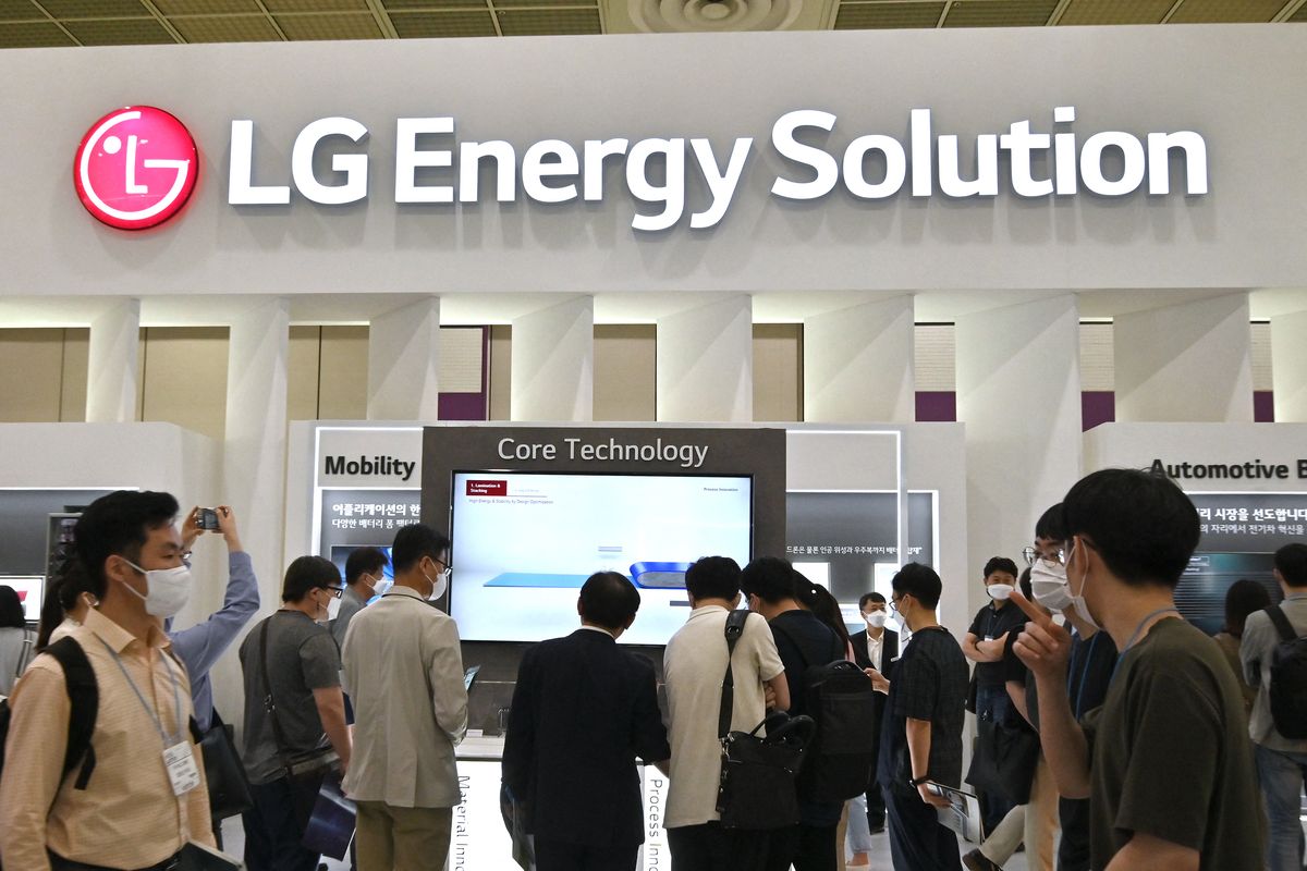 LG Energy Solution, baterai kendaraan listrik, Huayou, Proyek Titan, Baterai Kendaraan Listrik, proyek Titan, Baterai Kendaraan Listrik: Mengapa Akhirnya Mundur LG Mundur?