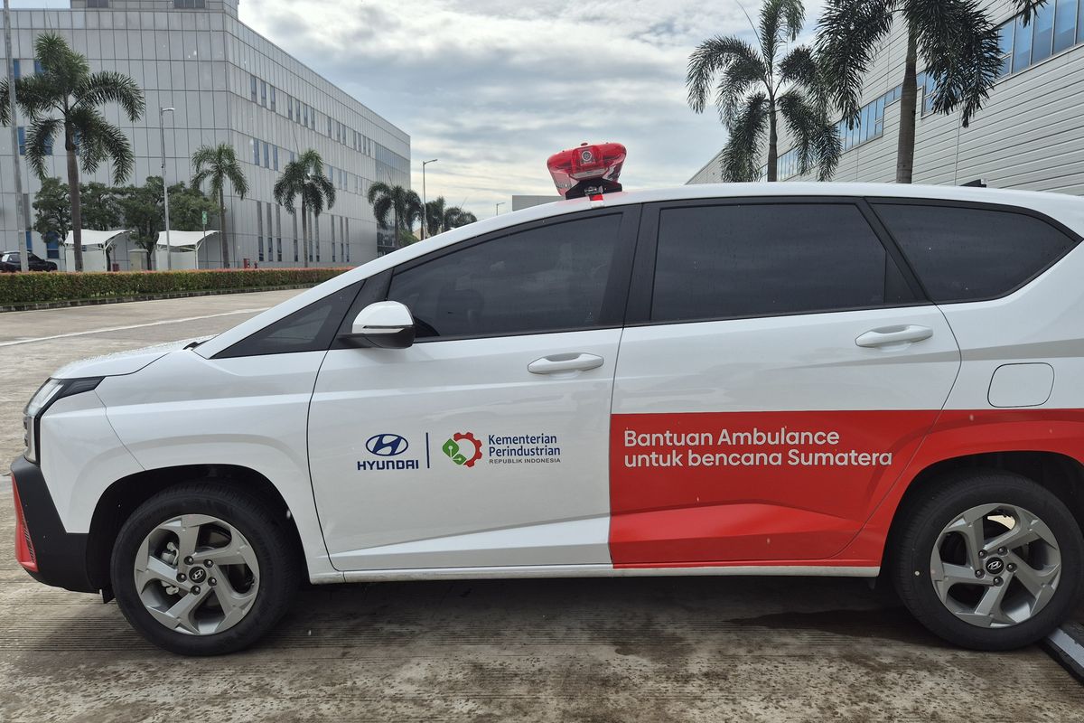 Hyundai Donasikan Stargazer Cartenz Ambulans untuk Bencana di Sumatera