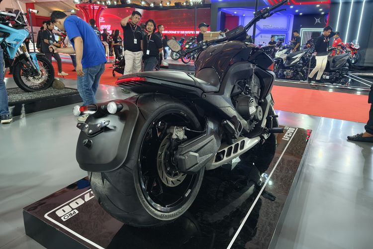 Ini Dia Motor dengan Ban Paling Lebar di Dunia