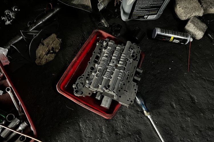 Transmisi, mobil, mobil matik, otomatis, transmisi AT, Begini Cara Kerja Transmisi AT Konvensional, Bukan Teknologi Jadul