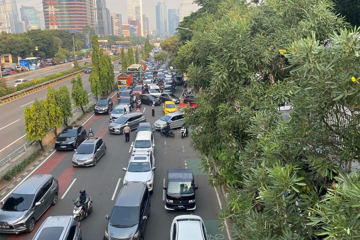 mobil, macet, perawatan, Perawatan, perkotaan, ganti oli, Mobil Sering Terjebak Macet di Kota? Ini Perawatan yang Wajib Dilakukan