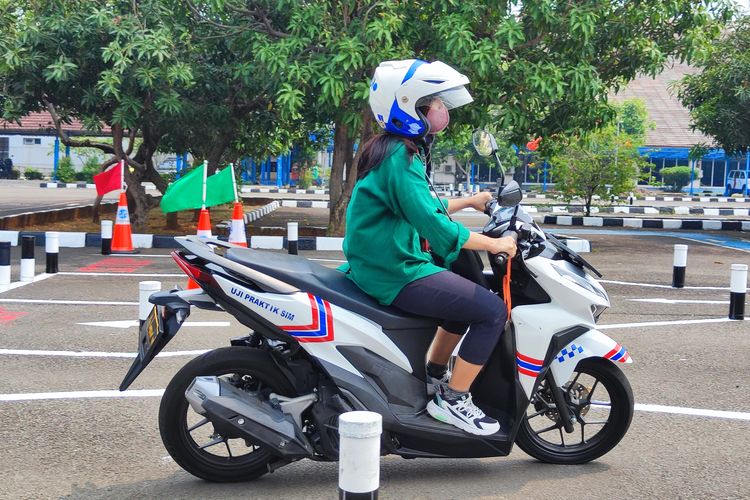 Surat Izin Mengemudi, keselamatan pengemudi, Edukasi berkendara, Usia Minimal SIM, Edukasi Berkendara: Kenapa Usia 17 Penting untuk SIM?