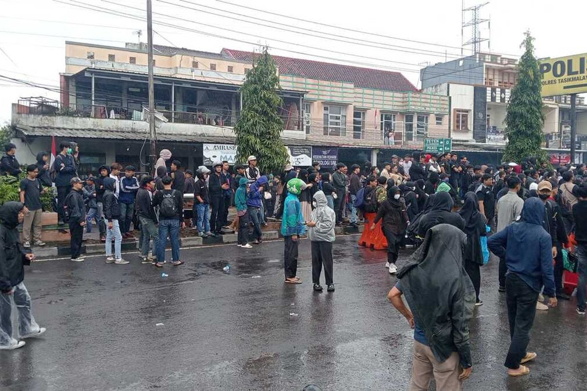 rusuh, demonstrasi, mobil, Demonstran, motor, Saran Pakar Cegah Mobil Jadi Sasaran Amuk Massa Saat Terjadi Demo