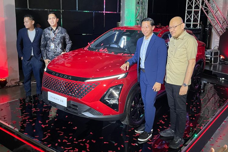 Chery, Chery C5, Chery E5, Chery Indonesia, chery c5, chery e5, Chery C5 dan E5 Resmi Meluncur, Harga Rp 300 Jutaan