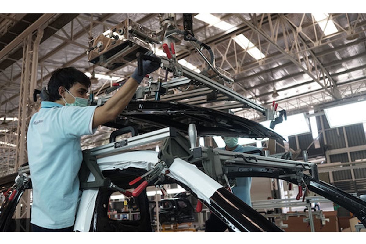 Presiden RI, Prabowo Subianto, Tingkat Komponen Dalam Negeri, TKDN, Mercedes-Benz, Inchcape Indomobil Distribution Indonesia, Mercedes-Benz Tanggapi Wacana Kelonggaran TKDN