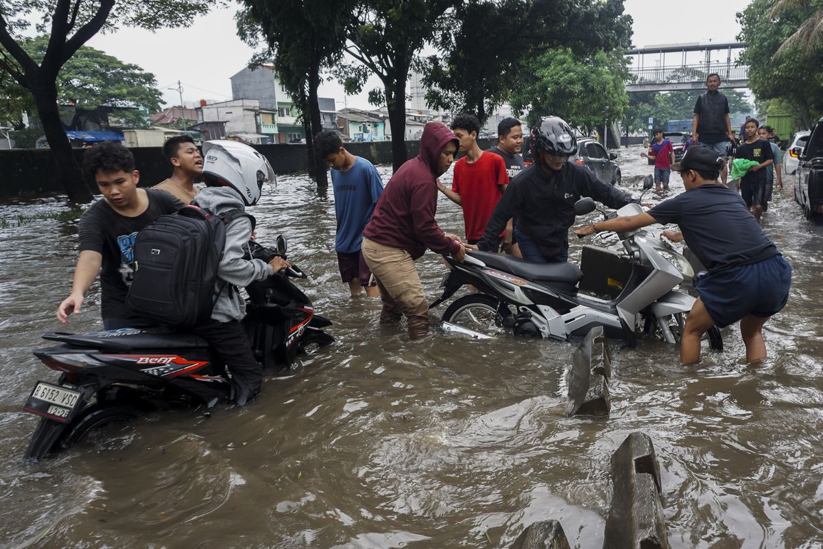 Motor Terendam Banjir Jangan Langsung Dinyalakan, Ini Langkah Amannya