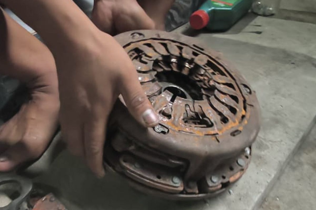 DCT mobil, kesalahan sopir bikin DCT rusak, Penyebab DCT mobil rusak, Ini Kesalahan Pengemudi yang Bikin DCT Mobil Rusak