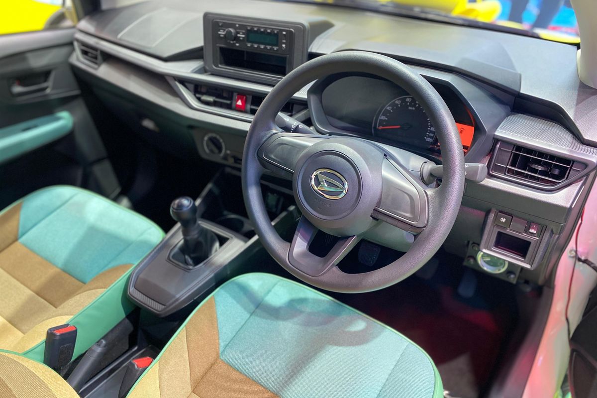 mobil lcgc, setir kulit, upgrade interior, harga pelapisan setir, Harga dan Pilihan Bahan untuk Lapisan Setir Kulit Mobil LCGC