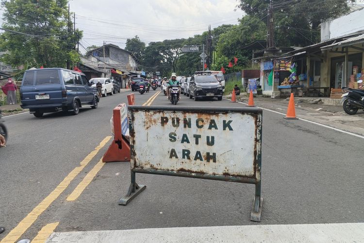 Selain Ganjil Genap, Jalur Puncak Berpeluang Diberlakukan One Way