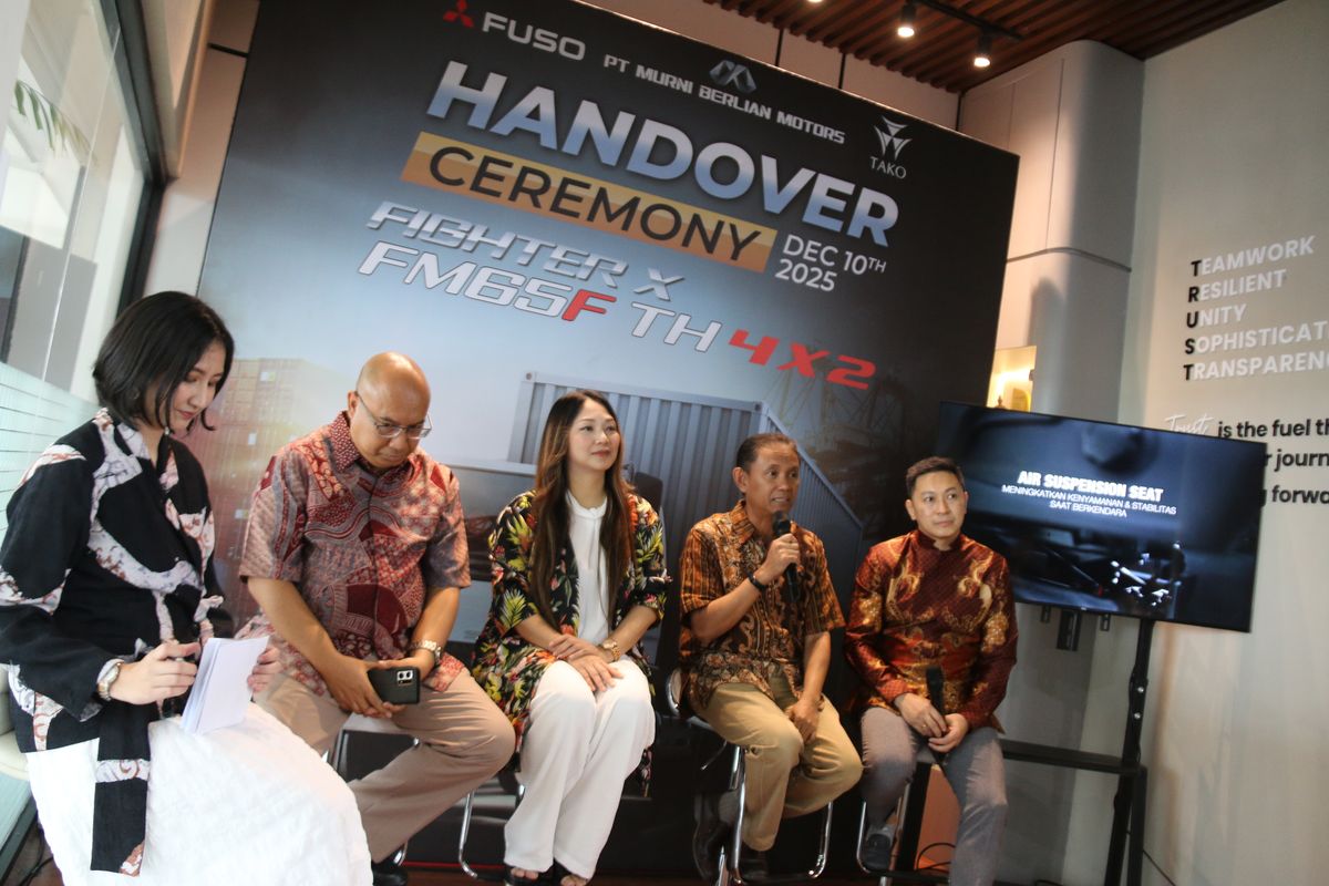 Mitsubishi Fuso Serahkan Fighter X TH 4x2 di Surabaya