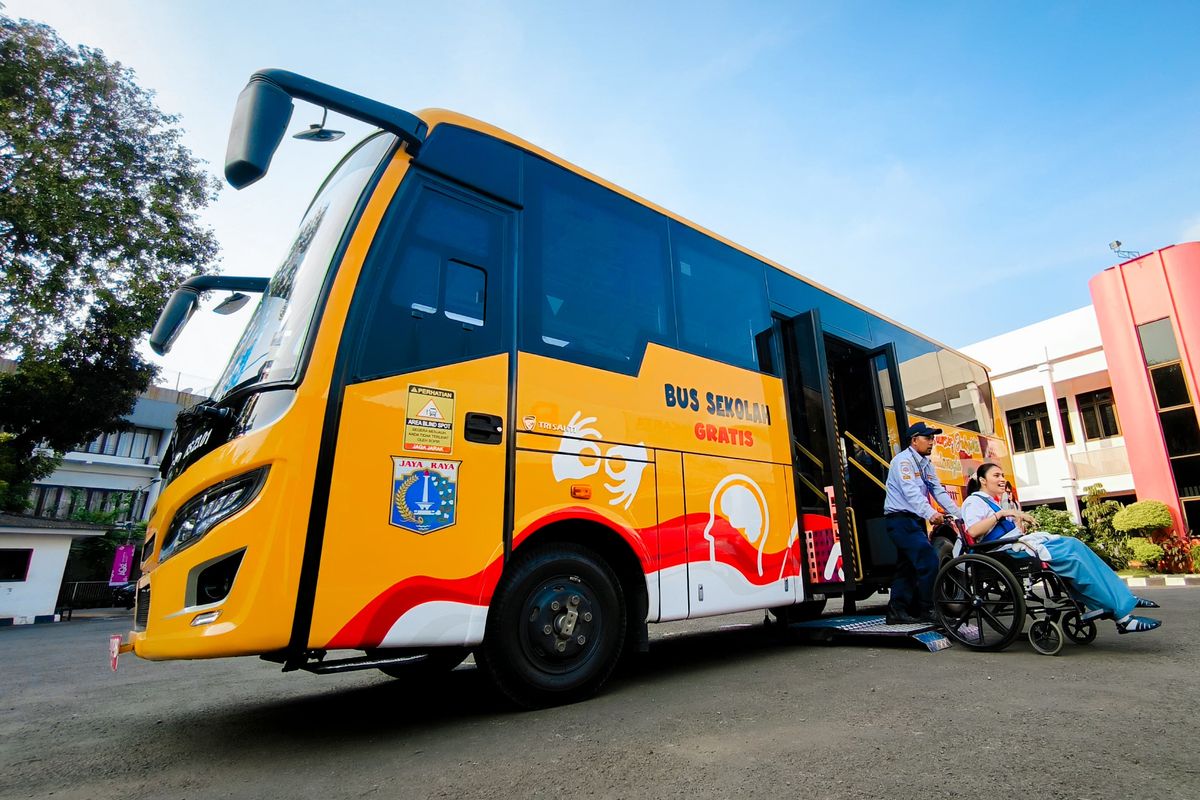 bus sekolah, bus sekolah jakarta, bus sekolah gratis, bus sekolah ramah disabilitas, Bus Sekolah Jakarta Ramah Disabilitas, Bantu Siswa dengan Kursi Roda