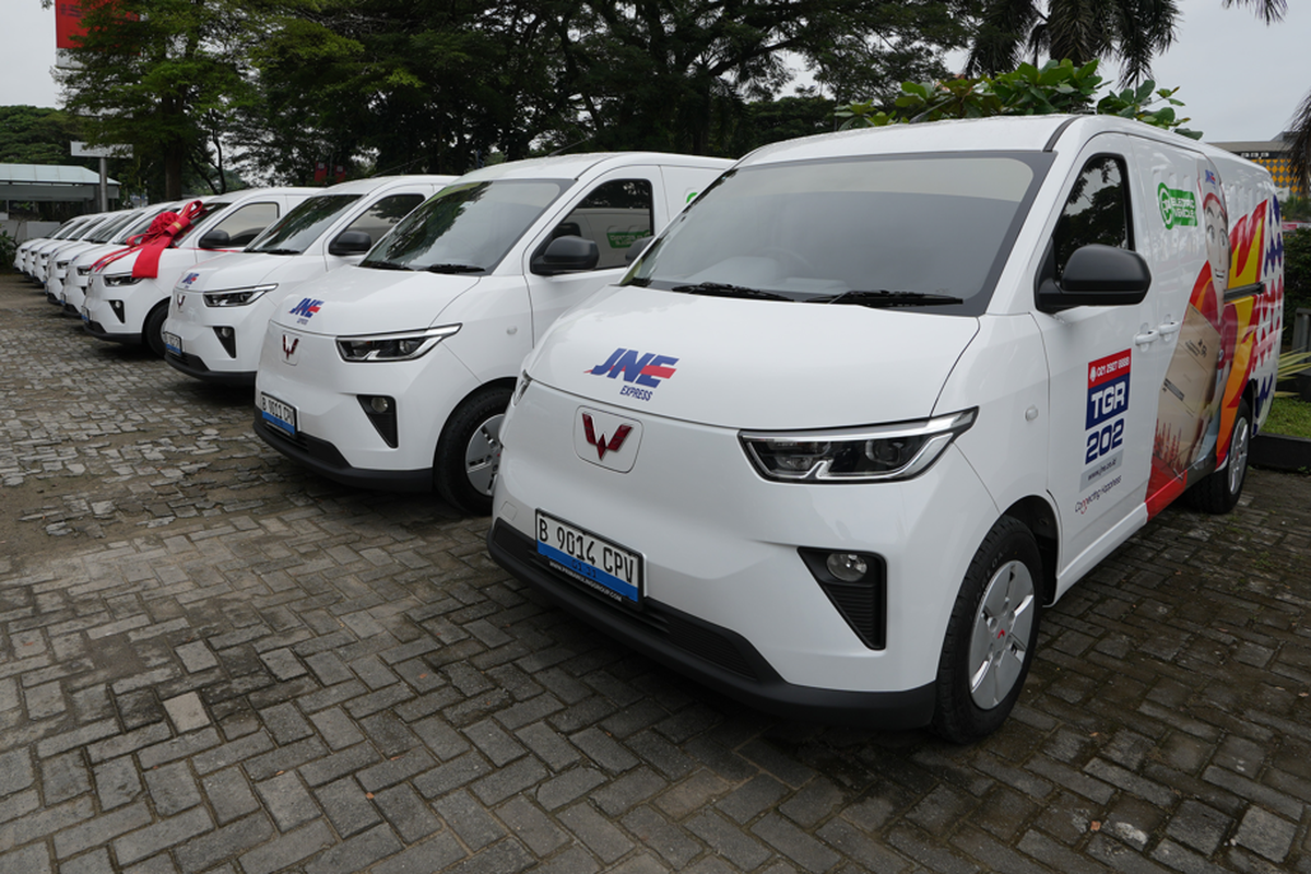 Kendaraan Listrik Wuling Mitra EV untuk Logistik JNE