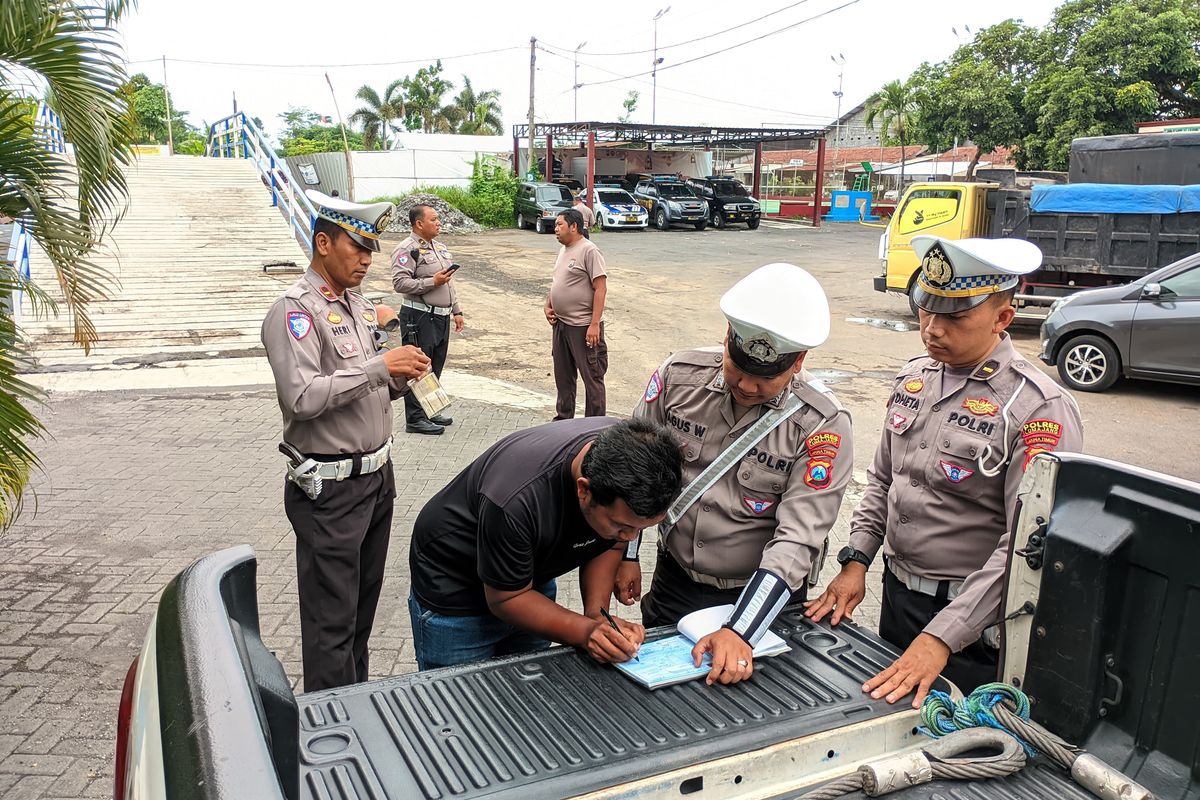 SIM dan STNK ketinggalan saat ditilang, SIM dan STNK kena tilang, SIM dan STNK lupa dibawa, Bukti Digital Tidak Bisa Gantikan Fisik SIM dan STNK Saat Kena Tilang