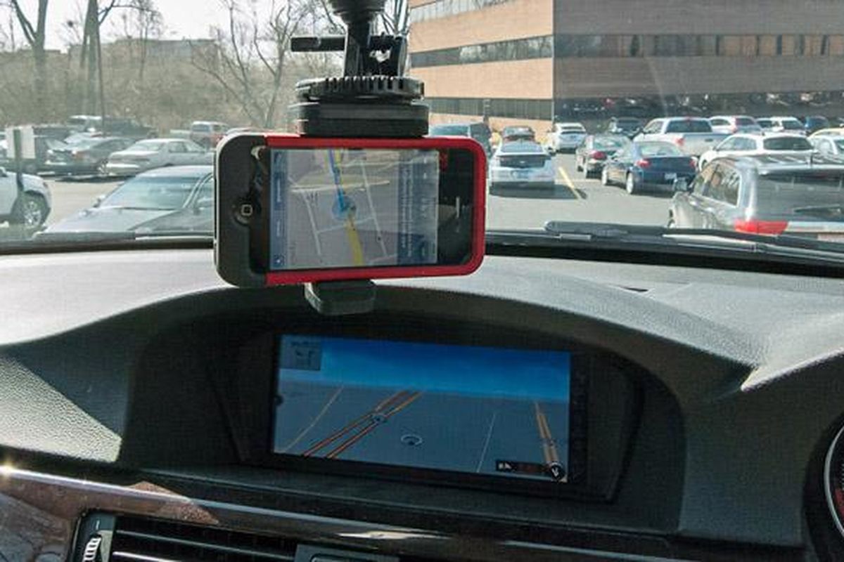 navigasi, ponsel, mobil, Navigasi, pengemudi mobil, Pakai GPS: Jangan Salah Taruh Posisi HP di Dasbor