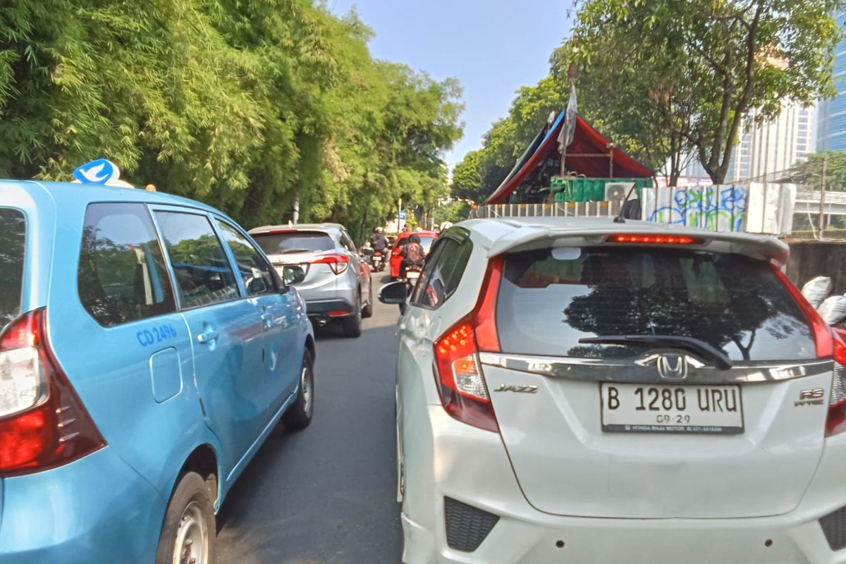 transjakarta, Transportasi umum, jalan tb simatupang, pakar transportasi, Kemacetan TB Simatupang, Kenapa Jalan TB Simatupang Kerap Macet Parah? Ini Kata Pakar