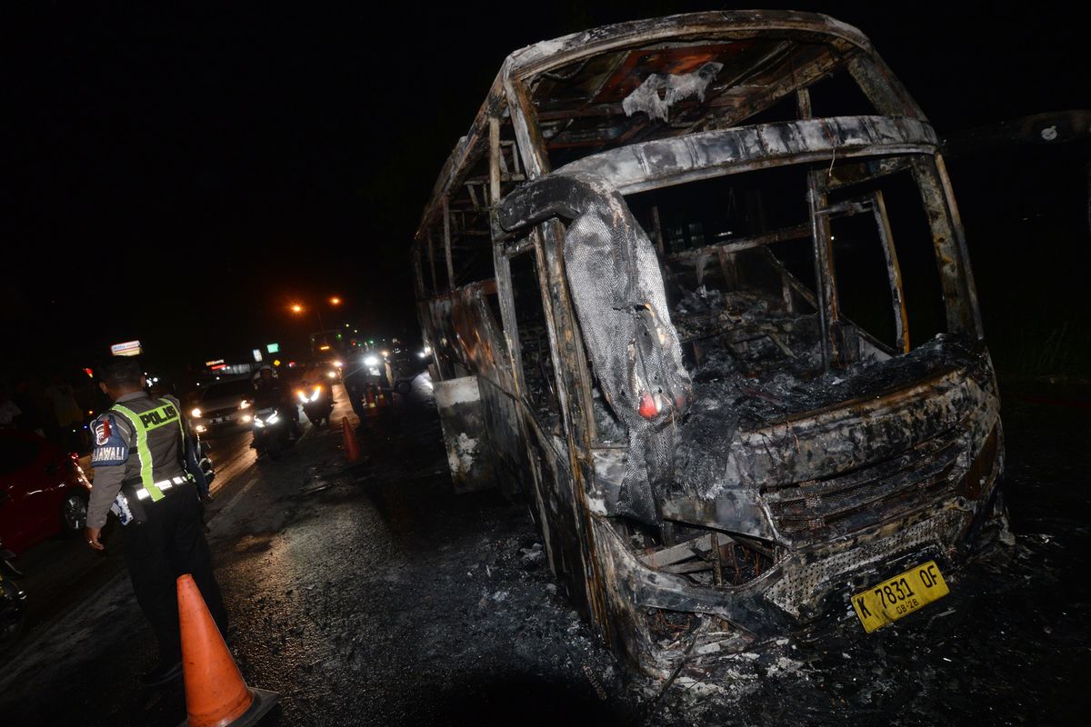 kualitas power bank, keamanan penumpang, colokan listrik bus, larangan power bank, Mengapa Dilarang Mengisi Daya Power Bank di Kabin Bus?