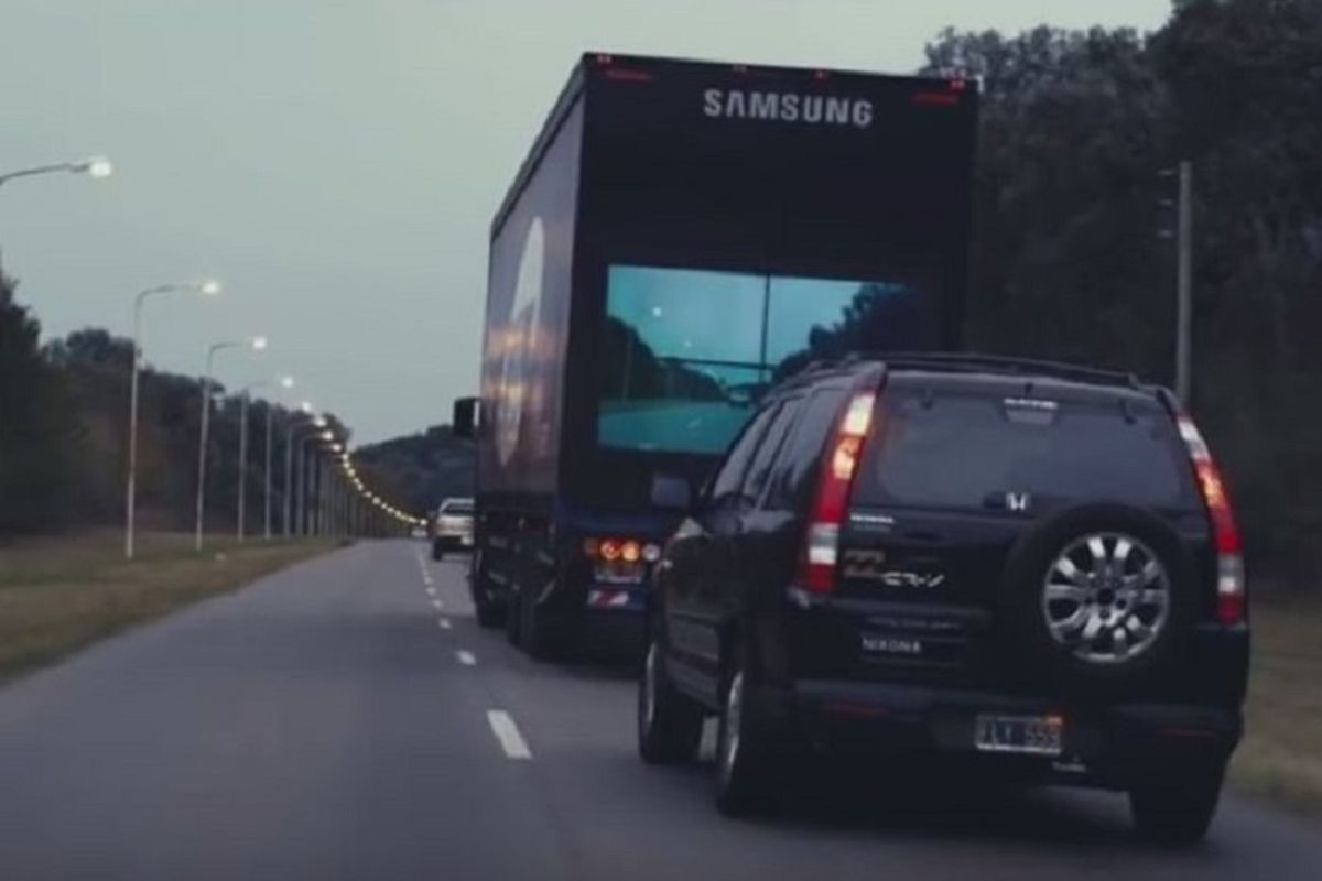 sony susmana, menyalip truk, keselamatan berkendara, strategi menyalip, Strategi Aman Menyalip Truk di Jalan Raya