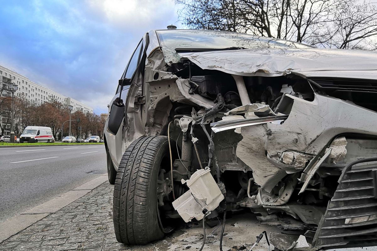 kecelakaan, jalan tol, kecelakaan mobil, bahu jalan, bahu jalan tol, Belajar dari Kecelakaan di Tol Jagorawi, Ini Bahaya Lewat Bahu Jalan