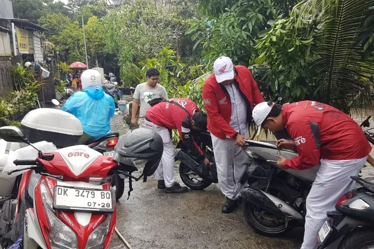 astra motor, Banjir Bali, banjir di bali, bencana banjir di bali, Honda Bali Peduli, Banjir di Bali, Bengkel Resmi Motor Honda Kasih Servis dan Oli Gratis
