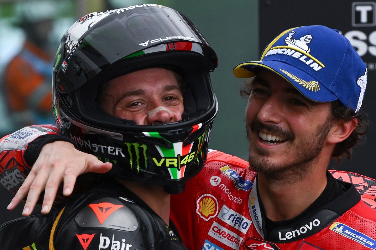 MotoGP, nasal dilator, pernapasan pebalap, performa balap, Mengapa Pebalap MotoGP Kerap Pakai Plester di Hidung?