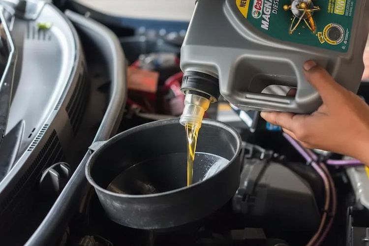 Suara Mesin Mobil Kasar, Sudah Waktunya Ganti Oli?