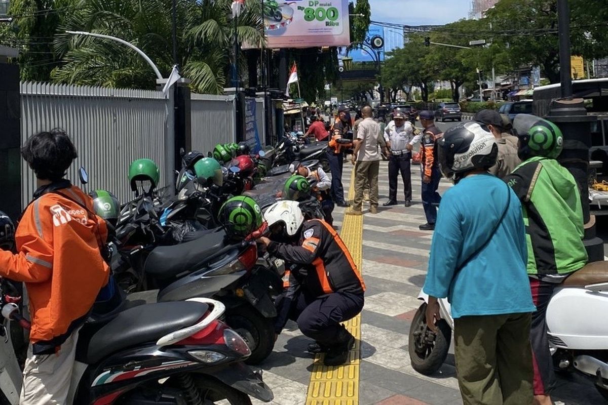 solusi, parkir liar, Penertiban, pembinaan, Penertiban Parkir Liar Tak Cukup Hanya dengan Razia