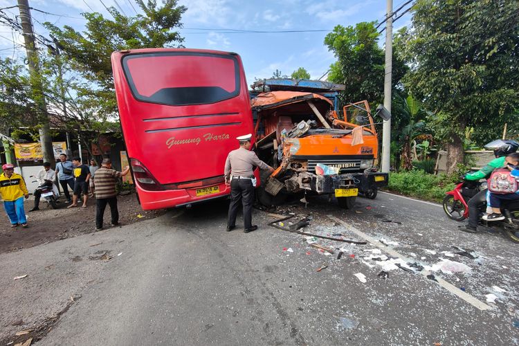 kecelakaan, pelanggaran, Pelanggaran, masyarakat, lakalantas, Polisi Sebut Setiap Jam 3 Nyawa Melayang di Jalan Raya