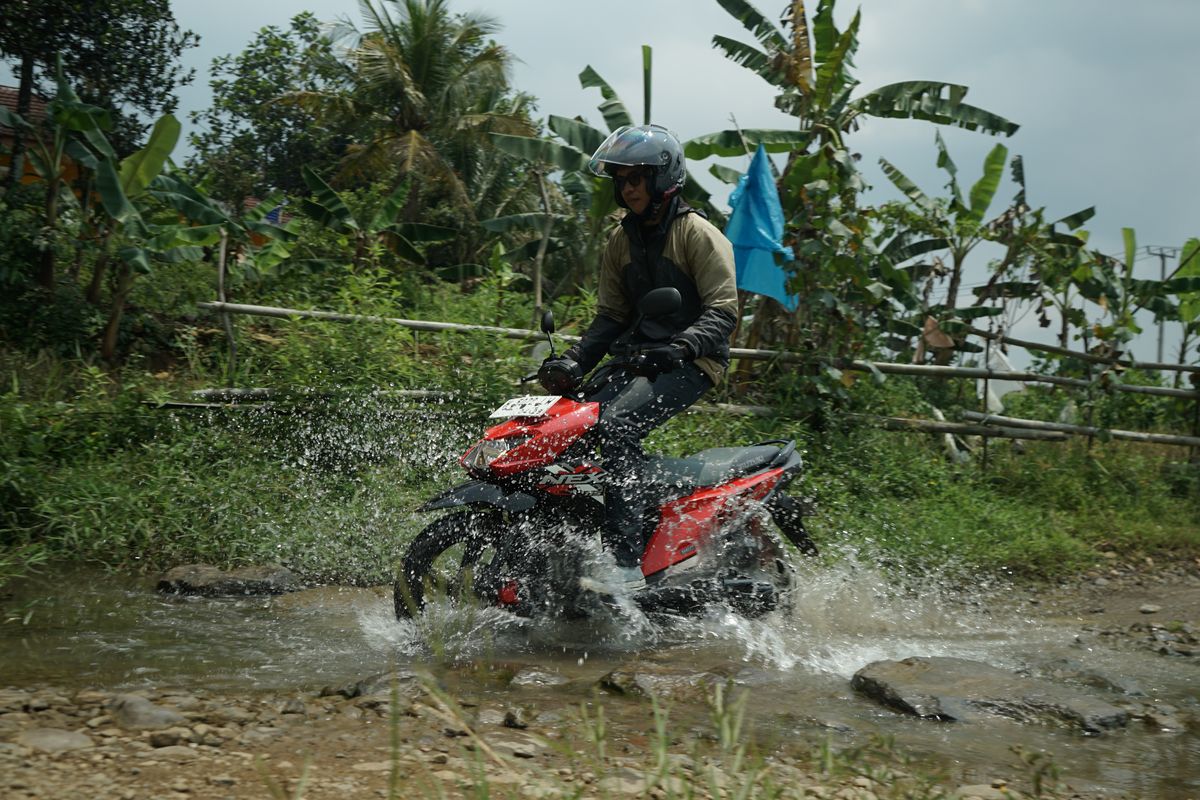 kenyamanan berkendara, Suzuki Nex Crossover, desain ergonomis, motor segala medan, Suzuki Nex Crossover: Motor Praktis Desain Ergonomis