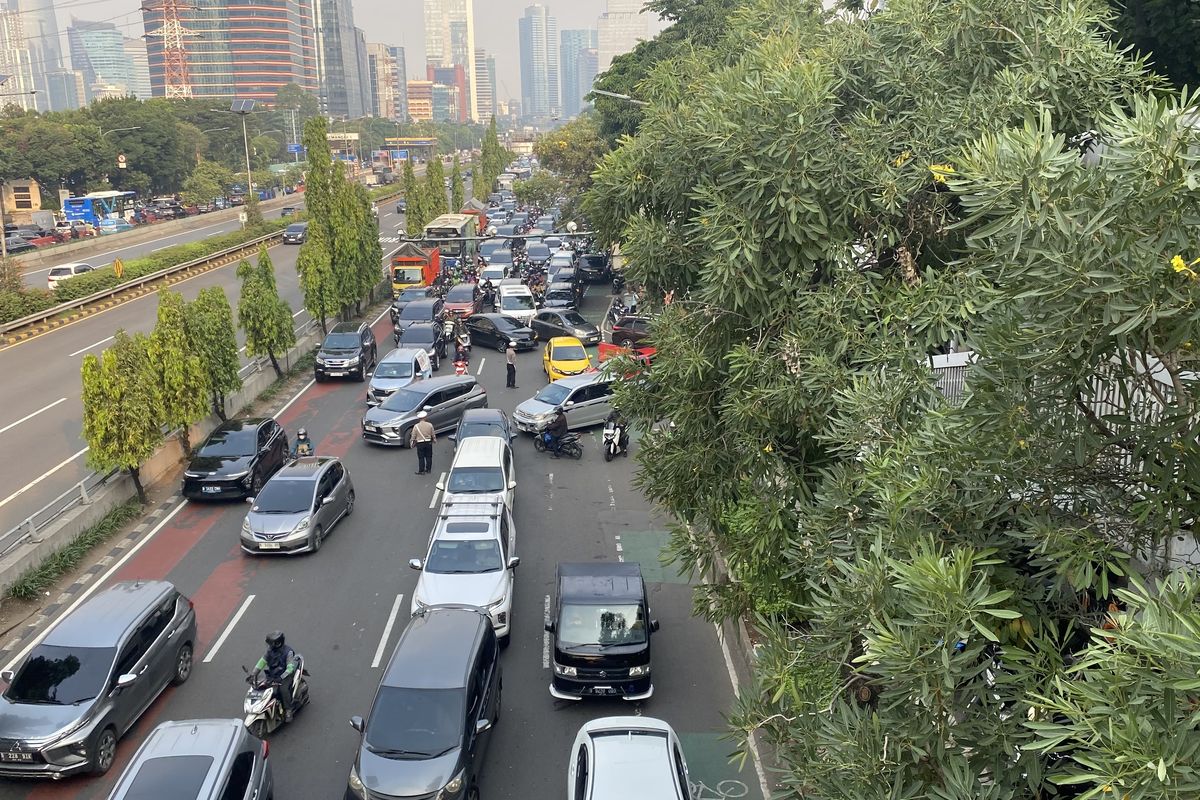 Lalu Lintas, Polda Metro Jaya, kemacetan, lalu lintas, kendaraan bermotor, Penjelasan Polisi Mengapa Macet Parah di Jakarta, Kemarin
