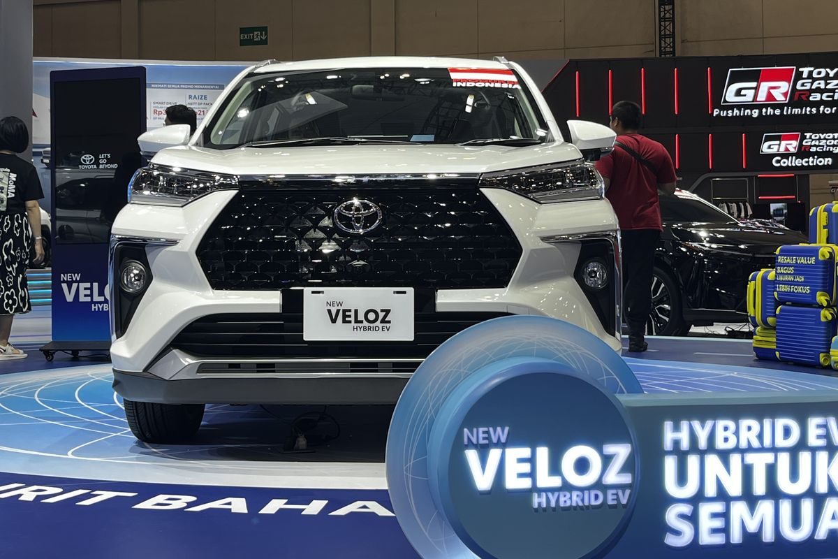 Veloz Hybrid vs Rival, Siapa 7-Seater Hybrid Termurah Saat Ini?