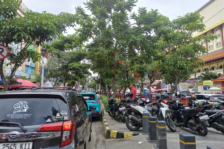 Parkir Liar Jakarta: Kesemrawutan &amp; Pungutan Ilegal Tak Berujung