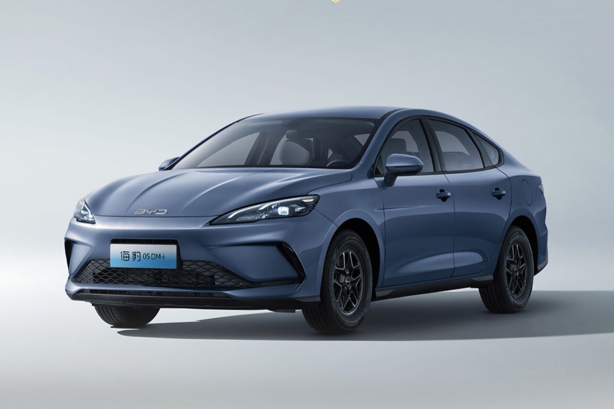 mobil china, plug in hybrid, PHEV, BYD seal, BYD Luncurkan Seal PHEV, Sekali Isi Bensin Bisa Tempuh Jarak 2.000 Km