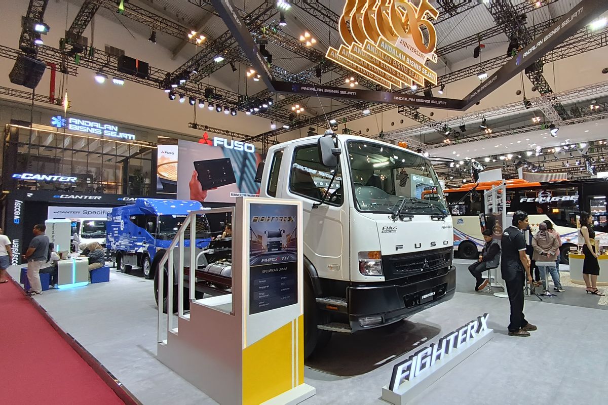 Mitsubishi Fuso, GIIAS 2025, truk listrik, EV Mobile Charger, Mitsubishi fuso, Truk listrik, Fuso di GIIAS 2025, dari Truk Listrik eCanter sampai Bus Kota