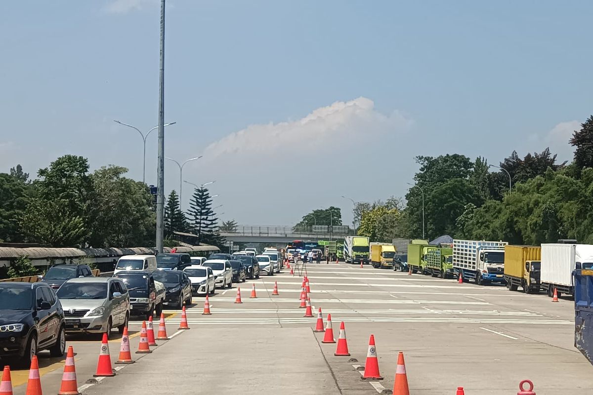 kecelakaan truk, Gerbang Tol Ciawi 2, kecelakaan truk gerbang tol ciawi, kecelakaan gt ciawi 2, Update Kecelakaan Truk di Gerbang Tol Ciawi 2, Lalu Lintas Arah Jakarta Macet