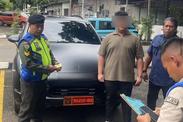 Spesifikasi Porsche Cayenne yang Pakai Pelat Palsu Kemhan