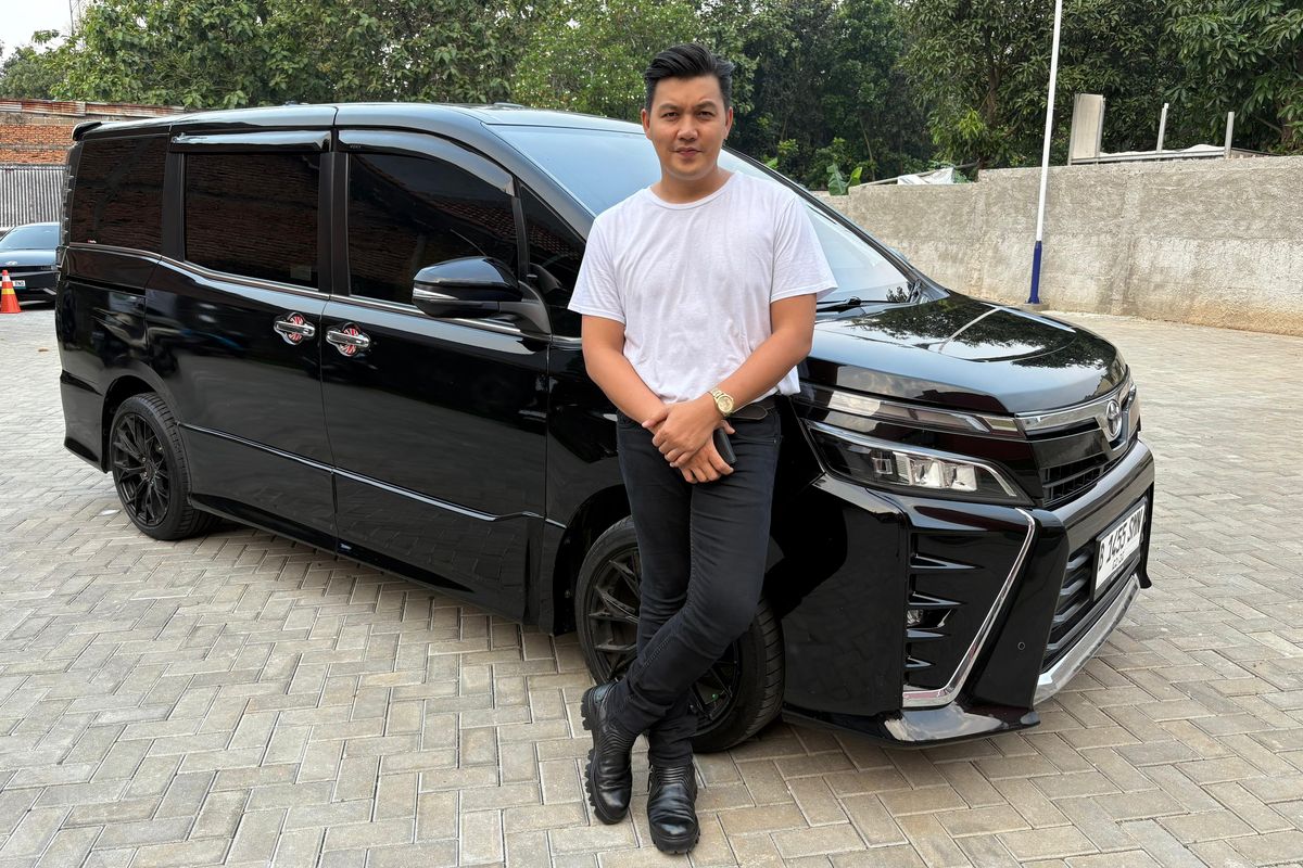 penjualan mobil, toyota voxy, Populer Otomotif, Dirly Idol, artikel terpopuler, motor listrik, toyota veloz hybrid, Merek mobil terlaris, Pengalaman Dirly Idol Pakai Voxy