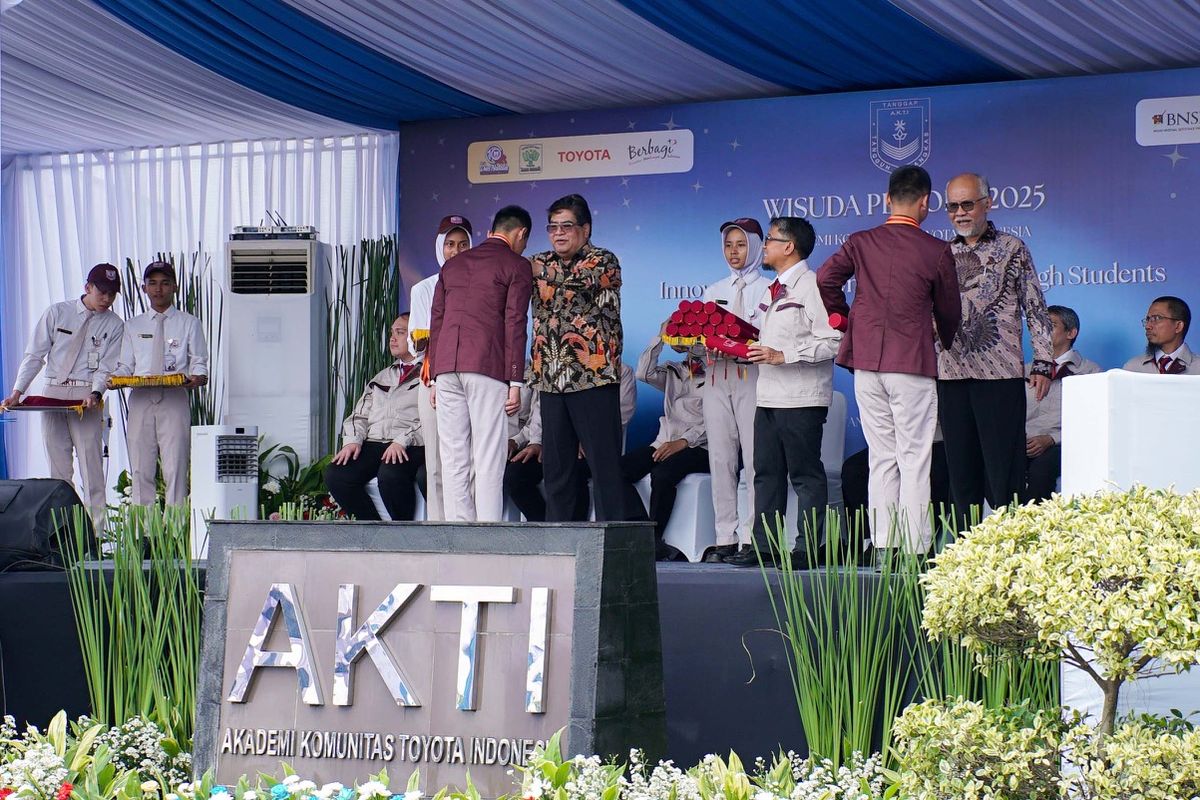 vokasi, Toyota, elektrifikasi, AKTI, Menjawab Tantangan Elektrifikasi, AKTI Luluskan Angkatan ke-9