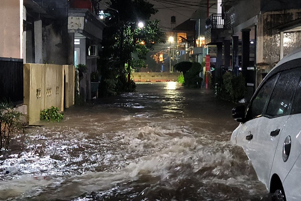 Mobil listrik, mobil listrik, korsleting, baterai mobil listrik, mobil listrik lewati banjir, Mobil Listrik Jangan Dipaksa Terobos Banjir