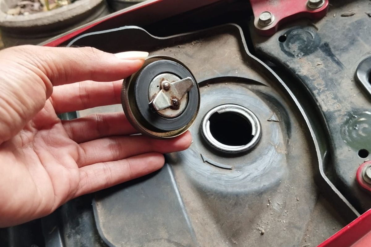 Cara Mengatasi Motor Brebet Akibat BBM Buruk