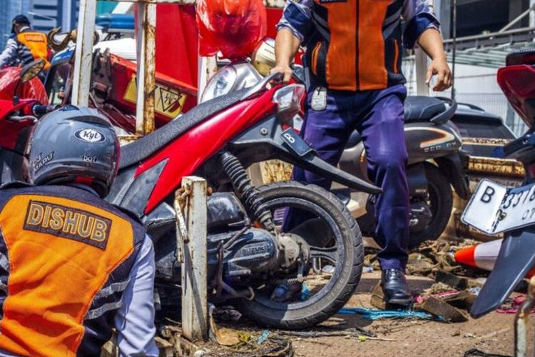 DKI Jakarta, parkir liar, Tanah Abang, kendaraan bermotor, Kendaraan Bermotor, Gubernur Pramono Anung, Pramono Minta Parkir Liar Digencarkan, Aturannya Sudah Ada