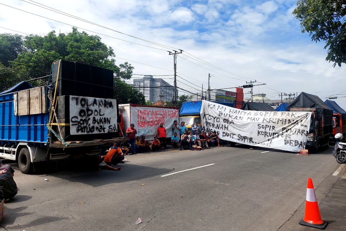 sopir truk, truk ODOL, truk odol, truk odol demo, Sopir Truk Dukung Regulasi Zero ODOL, tapi Harus Adil