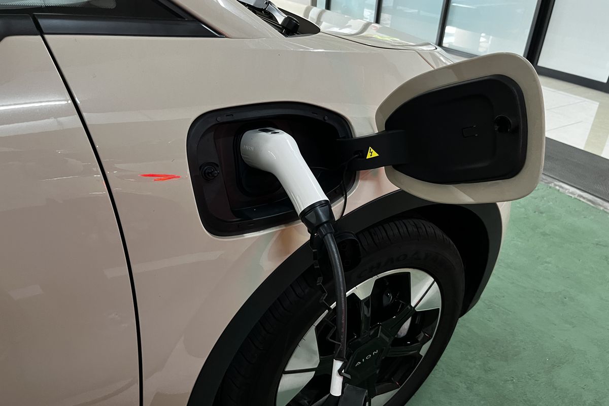Bolehkah Sering Fast Charging Mobil Listrik? Ini Kata Ahli