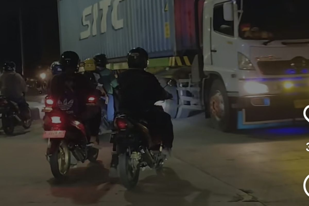 Dinas Perhubungan Kendal, lampu merah Kaliwungu mati, lampu merah mati viral, Lampu Merah Mati: Keselamatan Pengendara Terabaikan