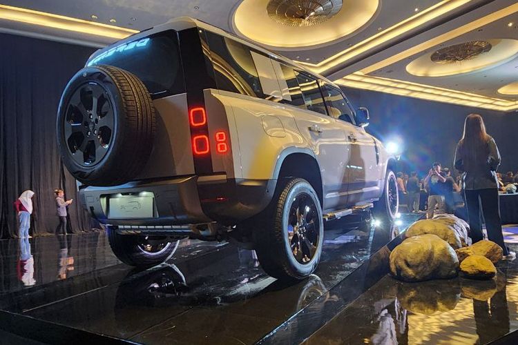 Land Rover Defender MY26 Meluncur, Harganya Goda Para Sultan