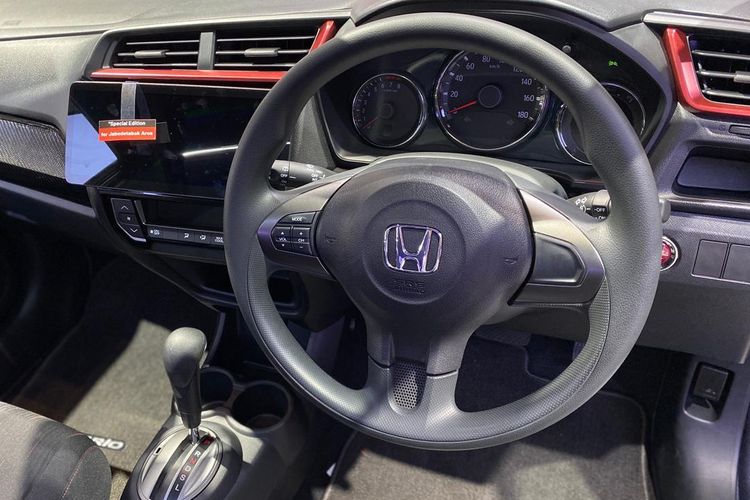 Perbedaan Varian Honda Brio Special Edition dengan Brio Standar