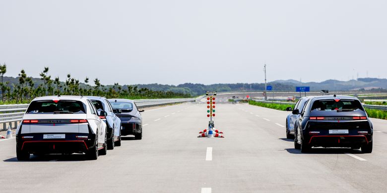 kampas kopling, kebocoran oli, sistem pendinginan, bau hangus mobil, Mobil Mengeluarkan Bau Hangus Saat Gaspol, Ini Penyebabnya